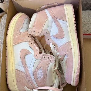 Air Jordan
WMNS JORDAN 1 RETRO HIGH OG 'WASHED PINK